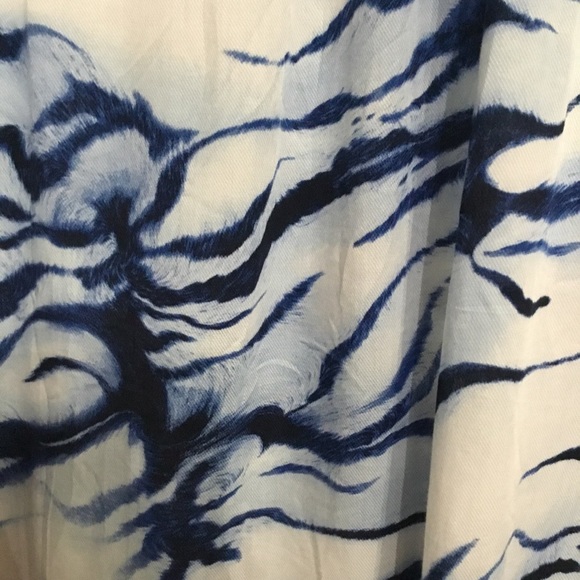 Chico’s Women’s Long-Sleeve Easy Blue And White Animal Print Shirt Size XXL EUC - Picture 4 of 8